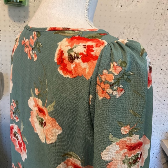 Cool Melon Size Medium Lt Weight Floral Tunic Adjustable Elastic Sleeves EUC - Picture 6 of 11